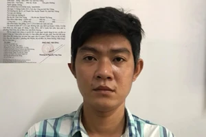 Bị nhắc vì nẹt pô xe máy gây ồn, dùng dao tấn công rồi bỏ trốn