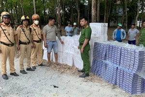 Tài xế chở hàng lậu chạy bạt mạng khi thấy cảnh sát giao thông