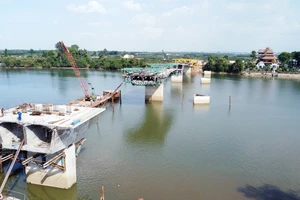 Cận cảnh cây cầu nối đôi bờ Bình Dương và Đồng Nai