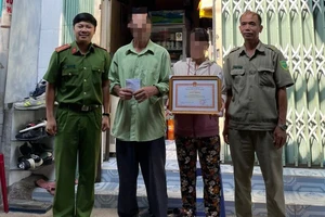 Chủ cửa hàng tạp hóa theo dõi kẻ trộm rồi báo công an