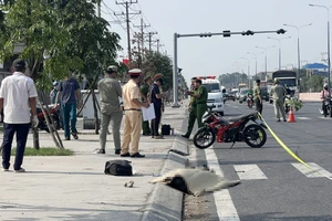 Bình Dương: Truy tìm chiếc xe tải tông chết người đàn ông trên vỉa hè