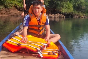 3 nữ sinh xuống lòng sông chơi gặp lúc thủy điện xả nước, cuốn trôi