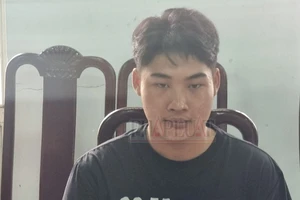 Sau khi giết người, nghi can mặc áo dân phòng cùng công an truy tìm hung thủ!