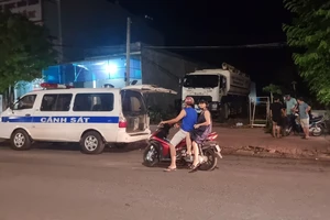 Thương tâm: Cha lùi ô tô vào chỗ đậu làm con trai 2 tuổi tử vong 