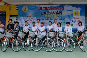 Hàng trăm doanh nhân xây cầu, xây nhà cho người dân ở Cà Mau