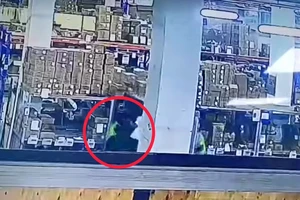 Bình Dương: Nam công nhân bị xe nâng tông chết trong công ty