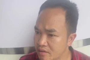 Nhóm người Trung Quốc theo dõi người đến ngân hàng để trộm 