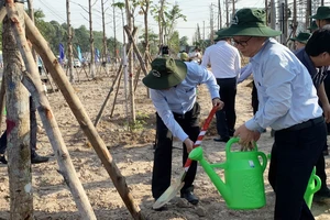 Bình Dương vận động người dân trồng cây xanh, nhân dịp sinh nhật Bác Hồ