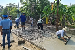 Bình Dương: Hàng ngàn người ‘vác tù và hàng tổng’ ngày cuối tuần