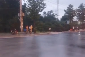 Bình Dương: Một người đi đường bị nước mưa cuốn mất tích