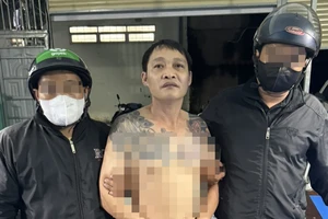 Gặp trinh sát hình sự, kẻ truy nã tung cửa chạy