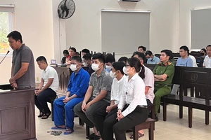 Xử vụ Trung tâm đăng kiểm ở Bình Dương: Toà trả hồ sơ để điều tra bổ sung