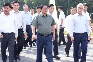 Hình ảnh Thủ tướng Phạm Minh Chính thăm công trình trọng điểm ở Bình Dương