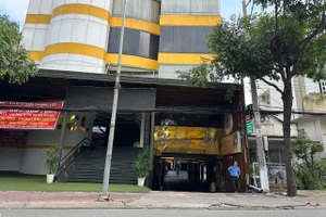 Bé trai 8 tuổi đuối nước tại hồ bơi khách sạn ở Bình Dương