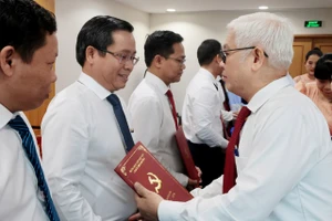 Bình Dương công bố, điều động, bổ nhiệm nhiều cán bộ chủ chốt