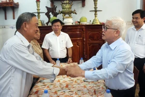 Bí thư Tỉnh ủy Bình Dương trực tiếp đến nhà cám ơn người dân 