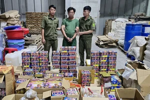 Nam thanh niên giấu hàng tạ pháo trong công ty