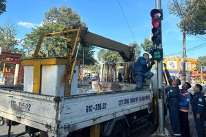 Bình Dương: Lắp đặt hàng loạt biển phụ để giảm ùn tắc giao thông