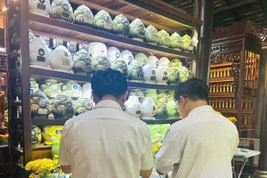 Tìm người thân cho 16 hũ tro cốt của bệnh nhân tử vong vì COVID-19