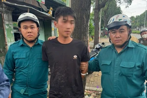 2 dân quân ở Bình Dương bắt nóng nam thanh niên nghi trộm xe máy