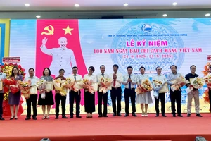 Phóng viên Báo Pháp Luật TP.HCM nhận bằng khen và đạt giải báo chí Nguyễn Văn Tiết