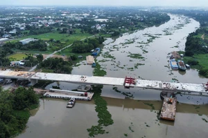 Hợp long cầu Bình Gởi trên đường Vành đai 3 nối Bình Dương với TP.HCM