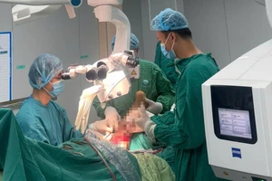 Nam thanh niên bị chém gần đứt chân phải