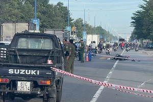 Điều tra vụ người đàn ông tử vong giữa đường nghi bị ô tô tông trúng