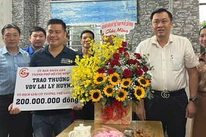 UBND TP.HCM thưởng nóng cho Lại Lý Huynh vô địch Cờ tướng thế giới