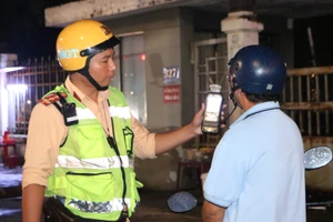 Sau bữa cơm tối kèm 2 lon bia, một công nhân bị phạt khi đo nồng độ cồn