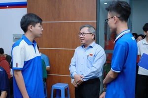 Sinh viên ĐHQG TP.HCM kiến nghị ứng cử viên HĐND về an ninh ký túc xá