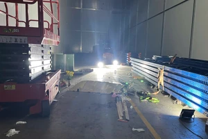 Nguyên nhân vụ sập trần la phông khiến 4 công nhân thương vong