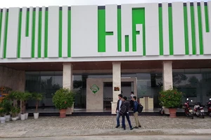 Bên trong showroom được cho là chỉ bán cho khách Trung Quốc có gì?