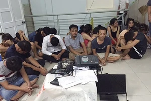 Nhiều ông chồng nộp đơn ly hôn vì vợ mê đỏ đen