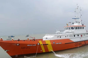 Điều tàu cứu nạn cấp cứu ngư dân bị tai biến mạch máu não