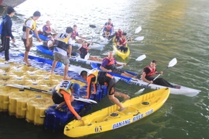 Tưng bừng cuộc đua Kayak 'Hào khí trên sông Hàn'