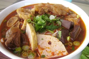 Đà Nẵng: Kỳ lạ, một tô bún mà ba sở quản lý