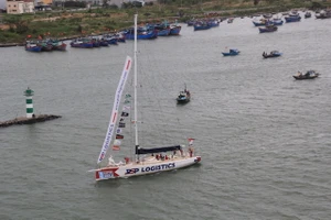 Thuyền đua Đà Nẵng gặp sự cố, các thủy thủ bị thương nhẹ