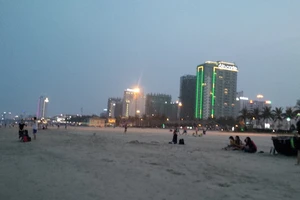 Đà Nẵng: 'Nước biển bình thường cứ vô tư tắm'!