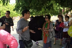 Có sự chống lưng để hướng dẫn viên Trung Quốc hoạt động tại Đà Nẵng? 