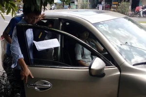 Trò đi thi bằng “xế hộp” và ngủ trọ phòng lạnh 