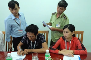 Đà Nẵng: Tạm đình chỉ 'lò' nhuộm gà bằng chất vàng ô