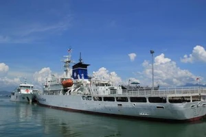 Cảnh sát biển Việt Nam được mời tham quan tàu huấn luyện Kojima