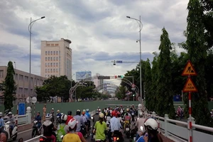 Giao thông khu vực trung tâm Đà Nẵng hỗn loạn vì rào đường