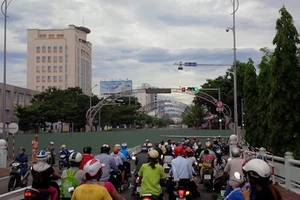 Đà Nẵng: Tạm ngừng thi công hầm chui phía tây sông Hàn