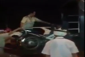 Đội quy tắc tịch thu xe người khuyết tật bán vé số dạo