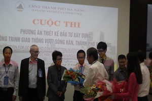 Đà Nẵng: Làm hầm chui hay cầu vượt sông Hàn?