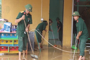 Gần 1.000 nhà dân bị sập và hư hỏng