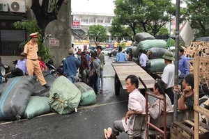 Phát hiện hàng chục kiện hàng không nguồn gốc trên tàu 