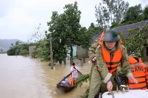 332 nhà dân bị sập, đổ vì lũ